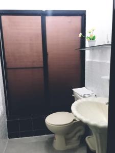 Ett badrum på Departamentos 3 hab Manta - centro