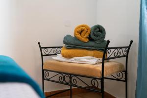 A bed or beds in a room at Apartamento Santa Leocadia