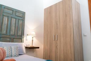A bed or beds in a room at Apartamento Santa Leocadia