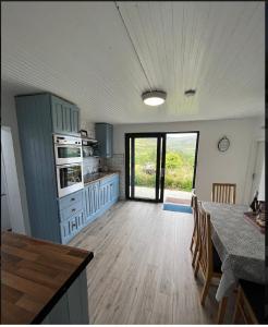 Photo de la galerie de l'établissement Entire Cottage The Nest, Omeath near Carlingford, 