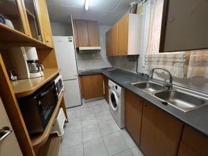 Dapur atau dapur kecil di Apartamentos La Isla