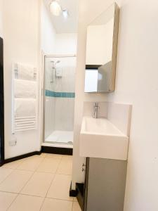 a bathroom with a sink and a mirror at PHOENIX Executive Apart-Hotel in Goole