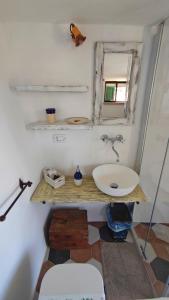Ett badrum på Mini Suite (without kitchen) - Casa Vacanze De Vita - Amazing view on the coast