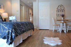 a bedroom with a bed and a table and chairs at Beautiful suite with superb mountain view. in Mont-Tremblant