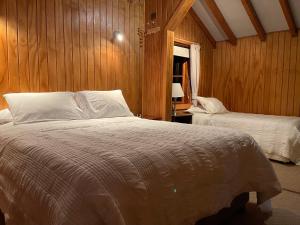 A bed or beds in a room at LA CABAÑA FISHING LODGE