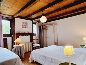 Posteľ alebo postele v izbe v ubytovaní Gîte familial spacieux avec jardin privatif, proche mer, équipements bébé, ping-pong, cheminée - FR-1-510-171
