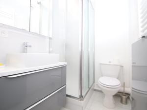 Ein Badezimmer in der Unterkunft Appartement Banyuls-sur-Mer, 2 pièces, 4 personnes - FR-1-309-260