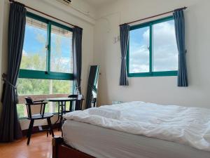 سرير أو أسرّة في غرفة في Azumaya guest house