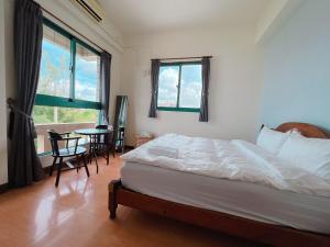 سرير أو أسرّة في غرفة في Azumaya guest house