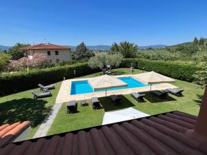 Bazén v ubytování Villa in Tuscany with Private Pool & Views nebo v jeho okolí + 31 fotografií
