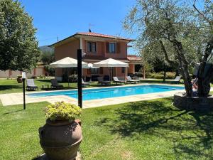 Bazén v ubytování Villa in Tuscany with Private Pool & Views nebo v jeho okolí