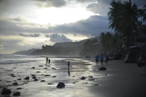 a group of people walking on the beach at RocaSol Casa d´Mar in El Zonte