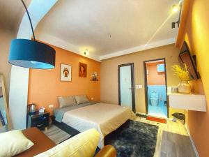 Postel nebo postele na pokoji v ubytování Aimee House - Đinh Liệt