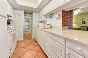 Kuchyň nebo kuchyňský kout v ubytování Jacksonville Beach Costa Verde 2319-102 + 43 fotografií