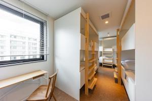 Kuchyň nebo kuchyňský kout v ubytování plat hostel keikyu sapporo ichiba