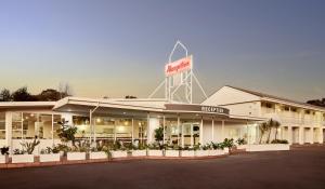 a hotel with a sign on top of it at ibis Styles Tamworth in Tamworth