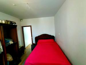 A bed or beds in a room at Casa en el río