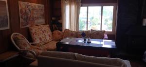 A seating area at Casa en el río