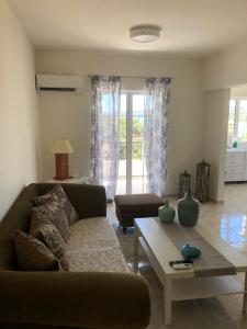 A seating area at Venetia apartment