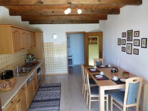 A cozinha ou cozinha compacta de Ferienwohnung Urlaub mit Aussicht
