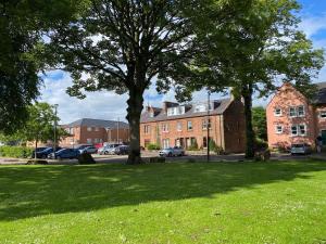 Foto de la galería de Pass the Keys Beautiful Apartment - Outstanding Central Location en Dumfries