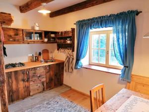 a kitchen with wooden cabinets and a window at Sonnreichalm in Glein