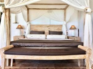 Voodi või voodid majutusasutuse Samura Maldives Guest House Thulusdhoo toas