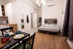 A bed or beds in a room at Friends Hostel & Apartments