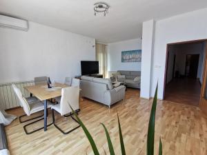 Posedenie v ubytovaní Apartment Vista Kali