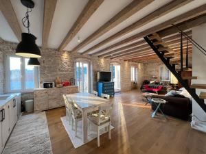 a kitchen and living room with a table and chairs at Palazzo Di Toma in Milna