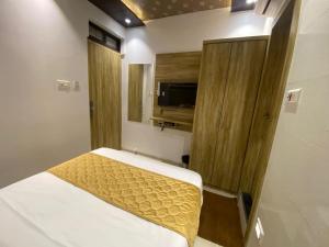 Postel nebo postele na pokoji v ubytování Hotel BKC CROWN - Near Trade Centre, Visa Consulate