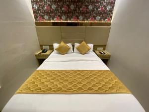 Postel nebo postele na pokoji v ubytování Hotel BKC CROWN - Near Trade Centre, Visa Consulate