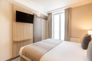 Postel nebo postele na pokoji v ubytování Prince Albert Lyon Bercy