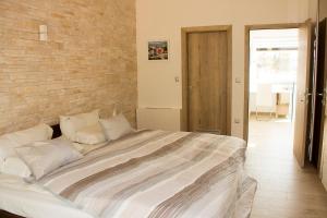 Postel nebo postele na pokoji v ubytování Villa Rosemary Park + 37 fotografií