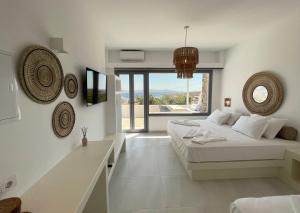 Postel nebo postele na pokoji v ubytování 3Waves Sea View Paros