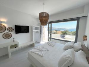 TV i/ili multimedijalni sistem u objektu 3Waves Sea View Paros