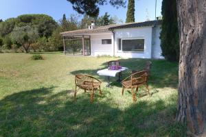 Ein Garten an der Unterkunft ROIG