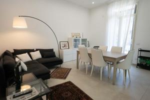 Posedenie v ubytovaní Gramsci Luxury apartment By Dimorra