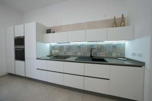 Kuchyňa alebo kuchynka v ubytovaní Gramsci Luxury apartment By Dimorra