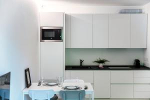 A kitchen or kitchenette at My Venini - by MyHomeInComo