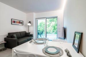 A seating area at My Venini - by MyHomeInComo