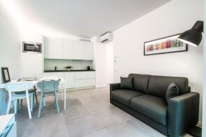 A seating area at My Venini - by MyHomeInComo