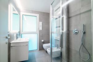 A bathroom at My Venini - by MyHomeInComo Még 18 kép