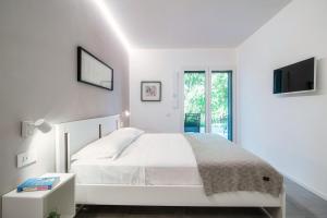A bed or beds in a room at My Venini - by MyHomeInComo