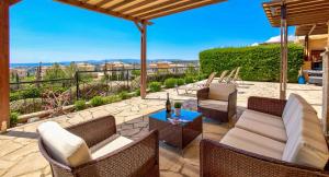 Posezení v ubytování Apartment CC02 - Incredible Sea Views, Aphrodite Hills Resort