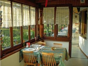 加尼莫里纳佐酒店餐厅或其他用餐的地方