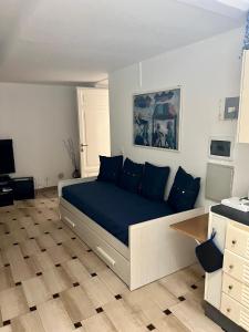 Uma área de estar em Celeste Apartment