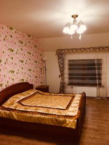 Katil atau katil-katil dalam bilik di Biržu Muižas Apartamenti