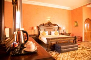 Palais Du Desert Hotel & Spa客房内的一张或多张床位