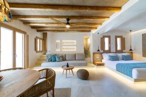 Postel nebo postele na pokoji v ubytování Opalia Suites + 37 fotografií